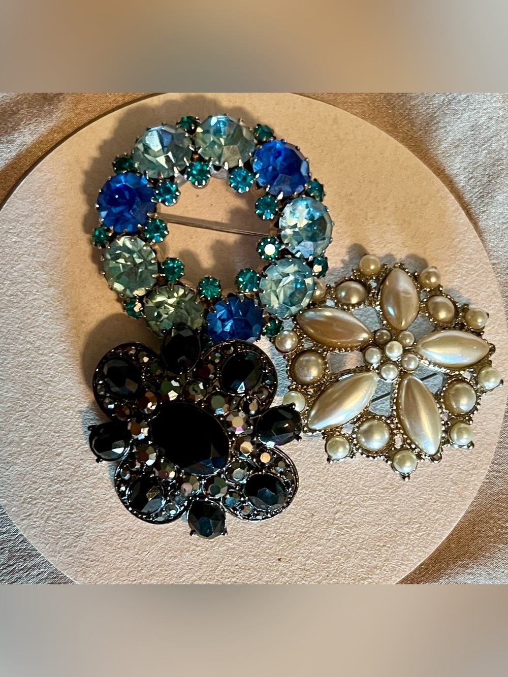5 Piece Vintage Brooch Set - Picture 2 of 2
